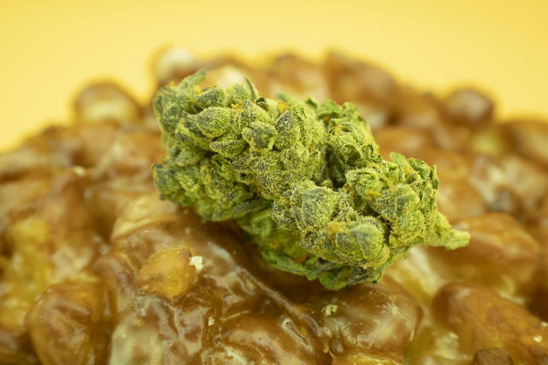 Apple Fritter 1/4 Ounce/7 Grams ( 25% THC, Hybrid)