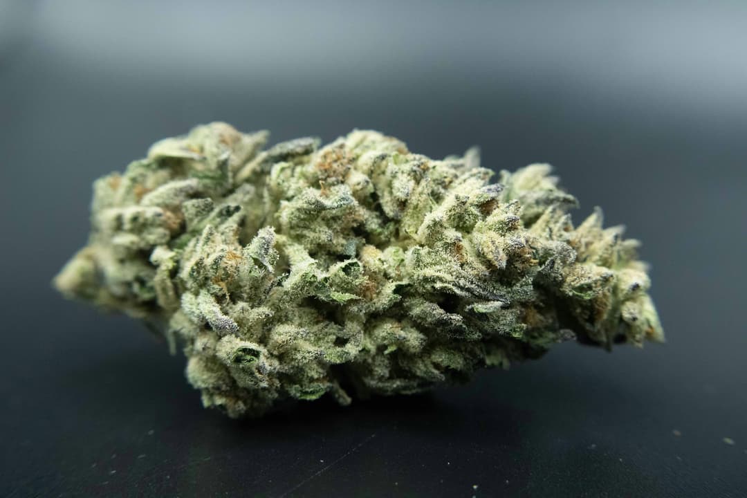 Secret Weapon 8th/3.5Grams(29%THC,HYBRID)
