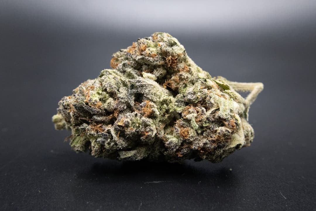 Red Velvet 8th/3.5 Grams(28%THC,HYBRID)