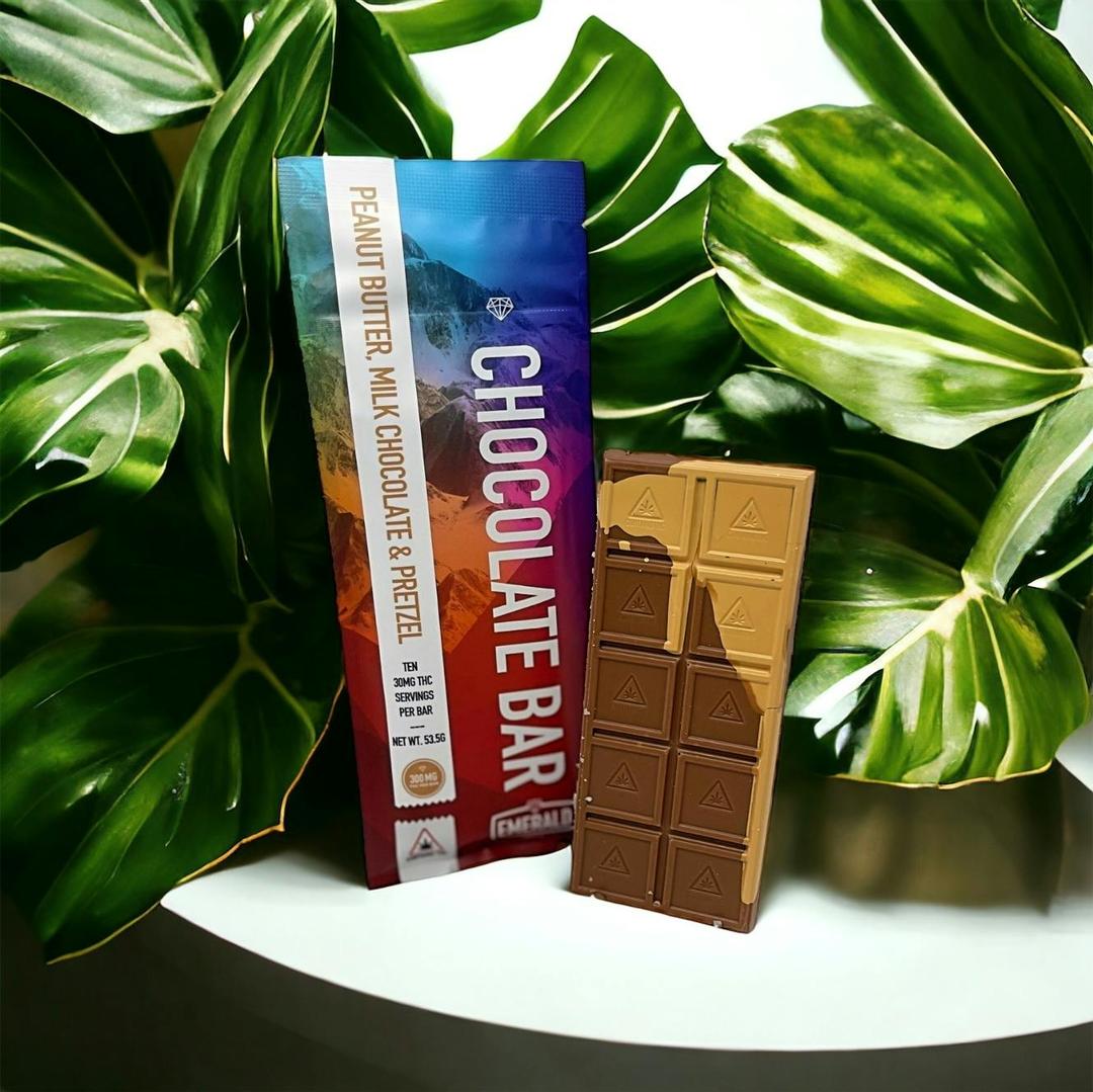 300mg Full Spectrum, Peanut Butter, Milk Chocolate & Pretzel Chocolate Bar