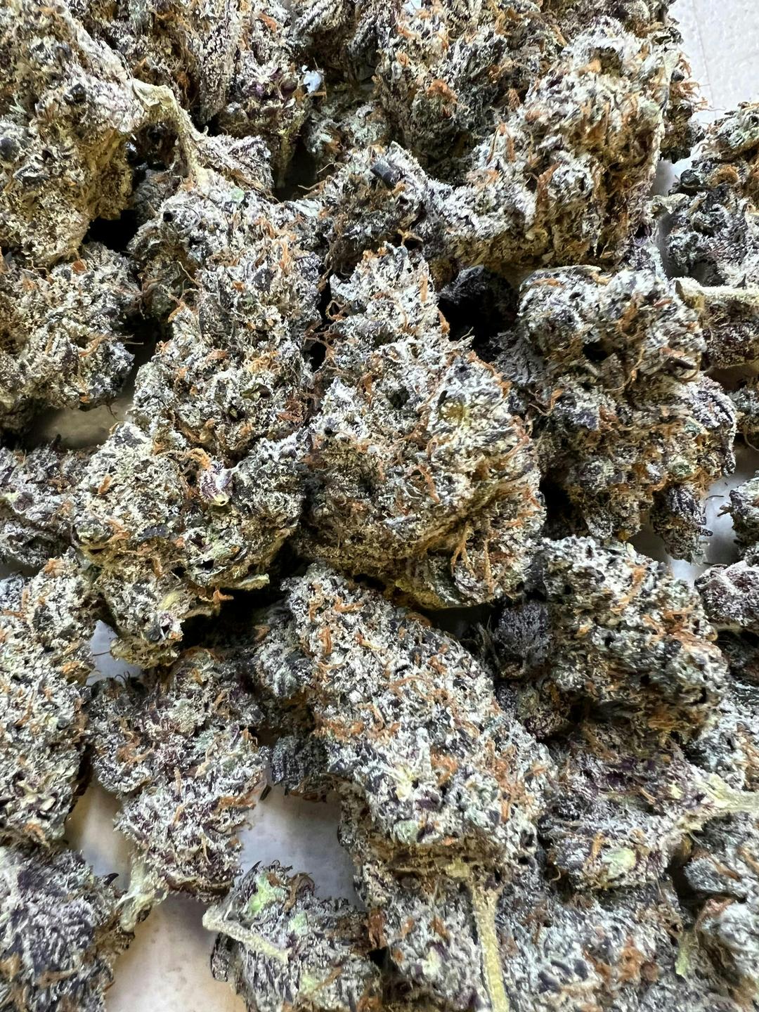 Gorilla Berry (Gorilla Glue #4 x Blueberry): Flower
